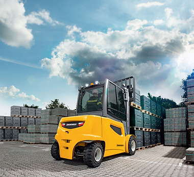 Counterbalance forklift
